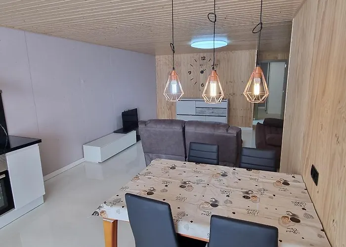 Loft Con 2 Dormitorios, Jacuzzi Y Garage Daire