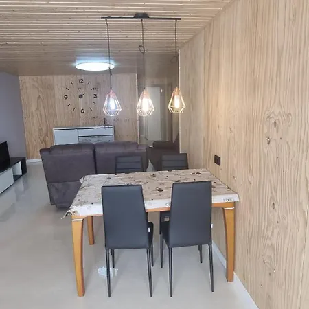 Loft Con 2 Dormitorios, Jacuzzi Y Garage 公寓 坎布里尔斯